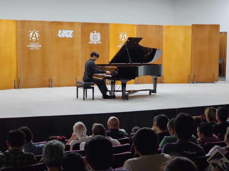 Presenta alumno de Artes su recital de titulación