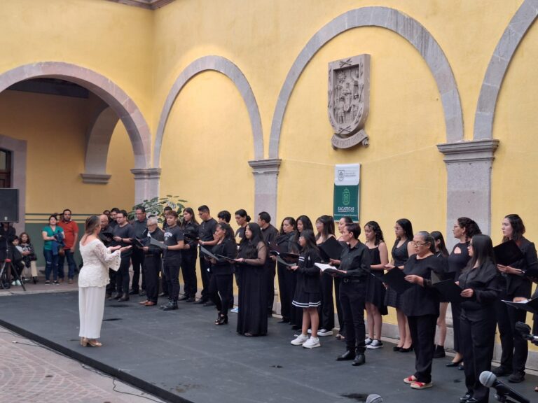 Realizan muestra de talleres artísticos