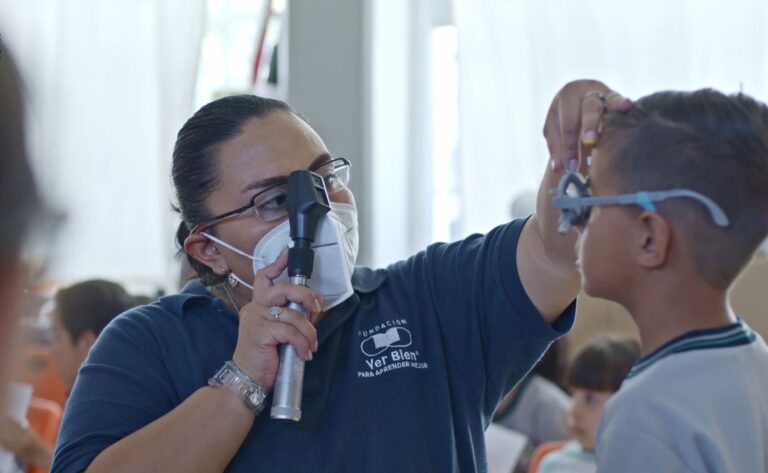 Recibirán más de 5 mil niños lentes graduados