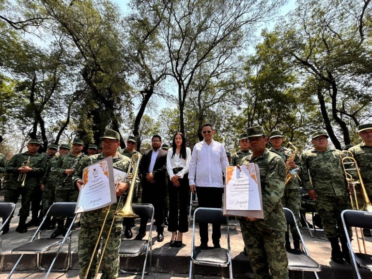 Recuerdan a Ramón López Velarde en Panteón Civil de Dolores