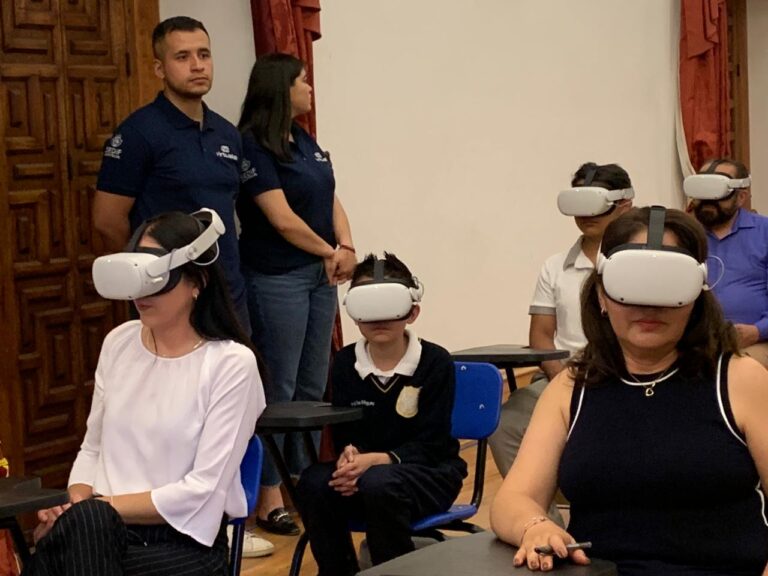 Recorren museos con visores de realidad virtual