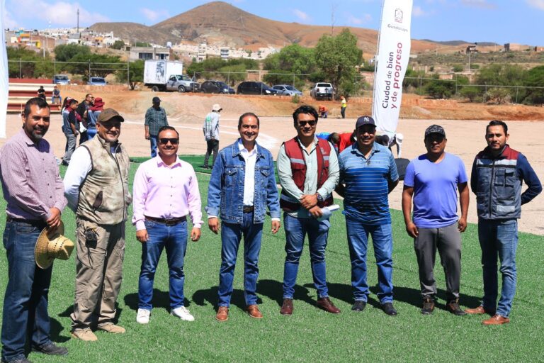 Supervisa Pepe Saldívar rehabilitación de campo de softbol