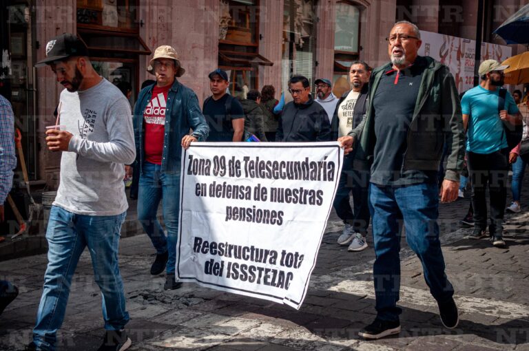 Marchan 1 mil trabajadores por reformas a la Ley del Issstezac