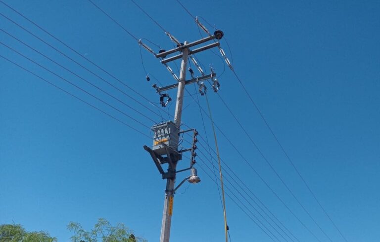 Rezagan 22 de 26 proyectos eléctricos