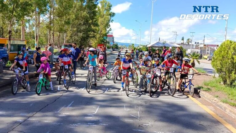 Compiten ciclistas infantiles
