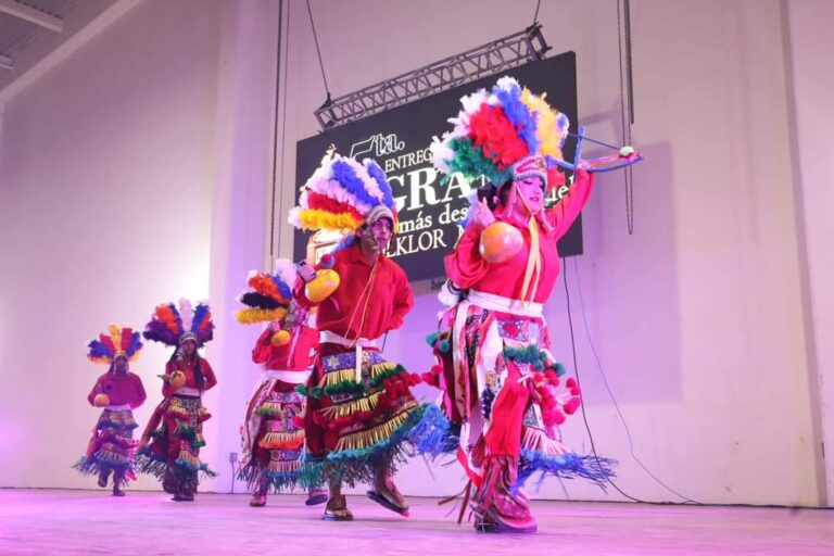 Recibe CBTIS 2 premios de danza