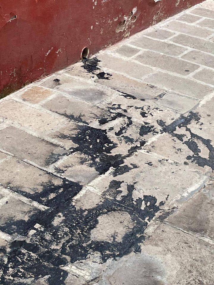 Daña vecino acera en callejón De San Cayetano