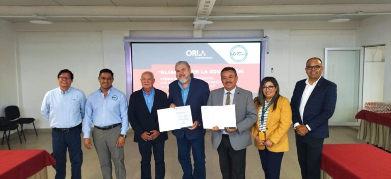 Firman convenio Minera Orla Camino Rojo y Utzac