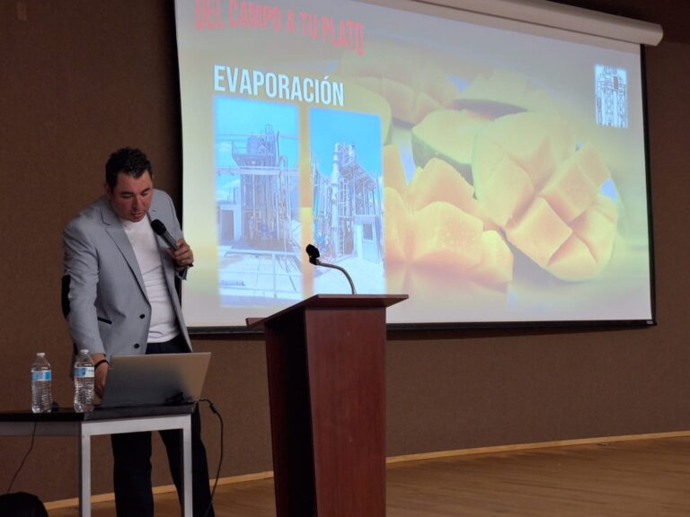 Imparten conferencia sobre la producción de papillas