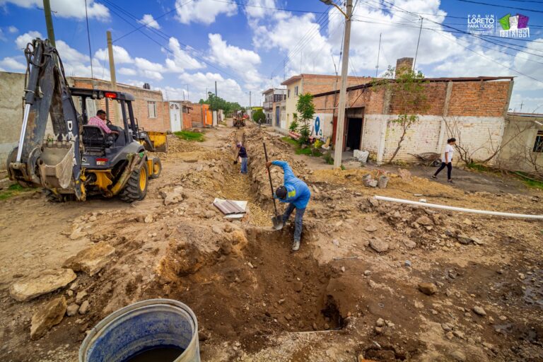 Inicia instalación de drenaje en El Lobo