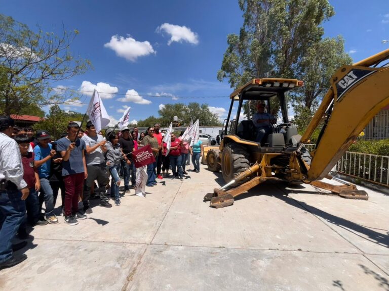 Inician construcción de domo en telesecundaria