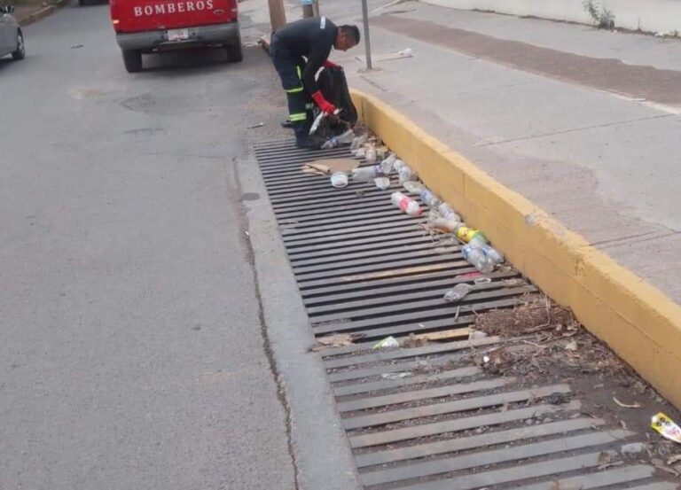 Limpia CMPC alcantarillas