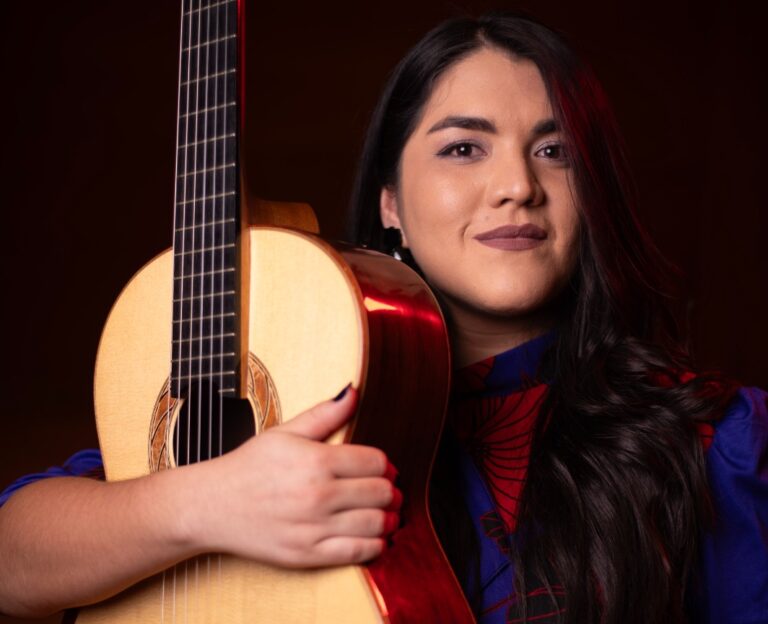 Música y leyendas con Luisa Luévano