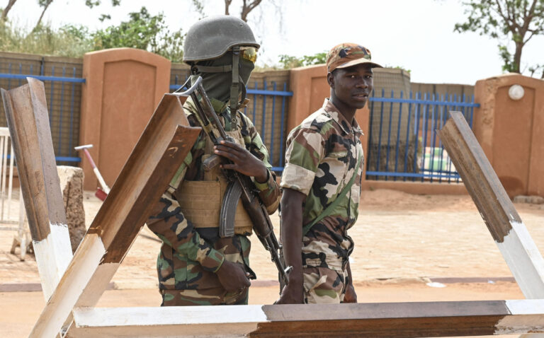 Levanta Nigeria tras seis meses el estado de emergencia