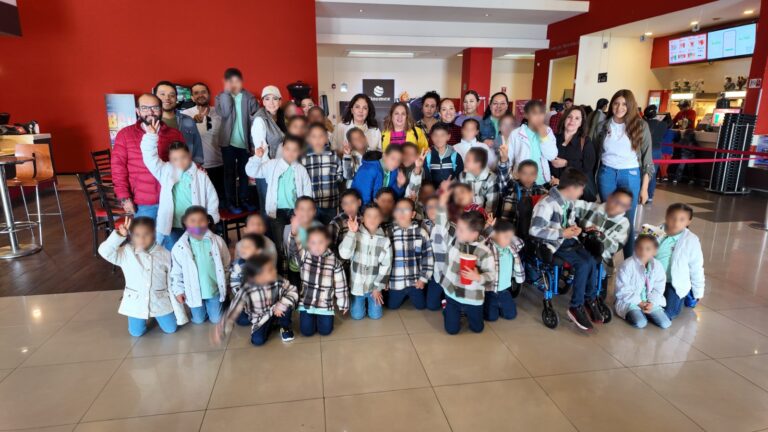 Niños de Casa Cuna “Plácido Domingo” disfrutan una mañana de cine