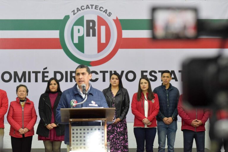 Piden renuncia de Carlos Peña