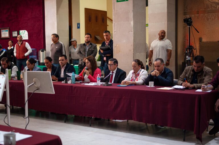 Presentan «receta» para el Issstezac
