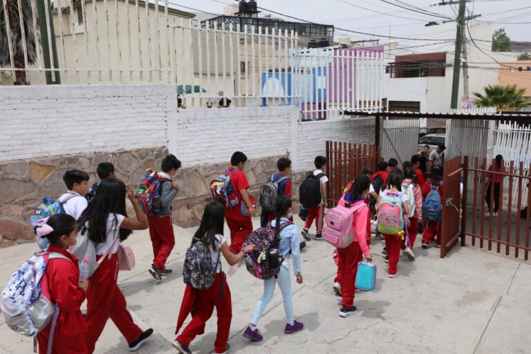 Prevén abrir nuevos grupos en secundarias por alta demanda