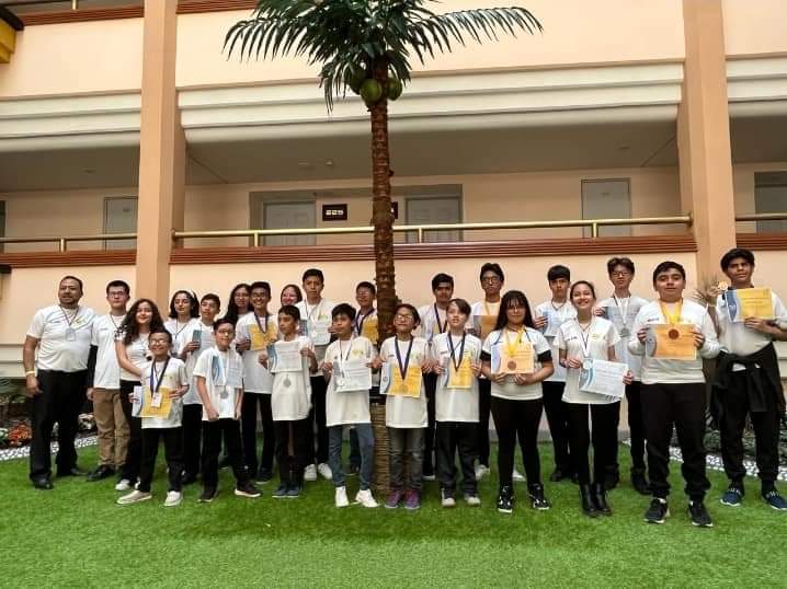 Reconocen a jóvenes medallistas en Olimpiadas de Matemáticas