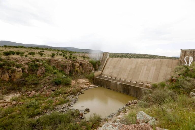 Sin captación de agua en las presas