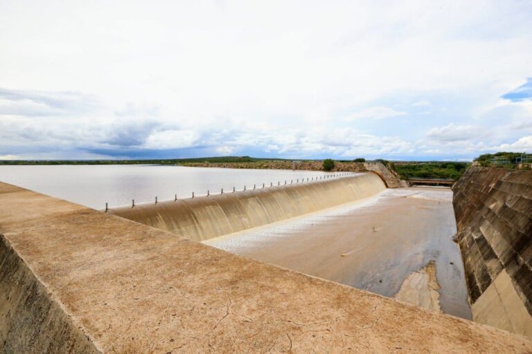 Supervisan Presa Santiago y anuncia proyecto de entubamiento del agua