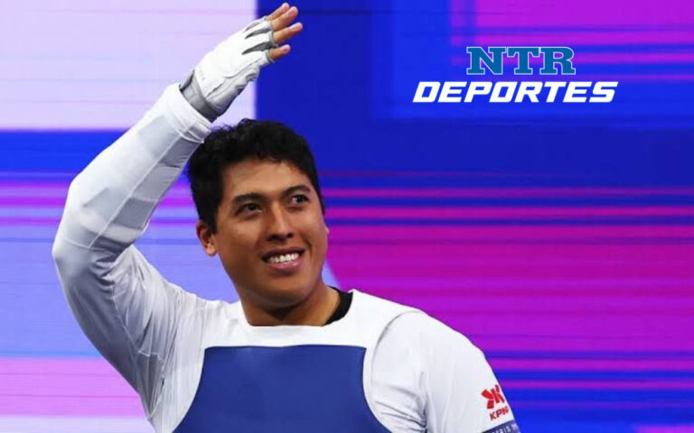 Carlos Sansores acaricia el bronce