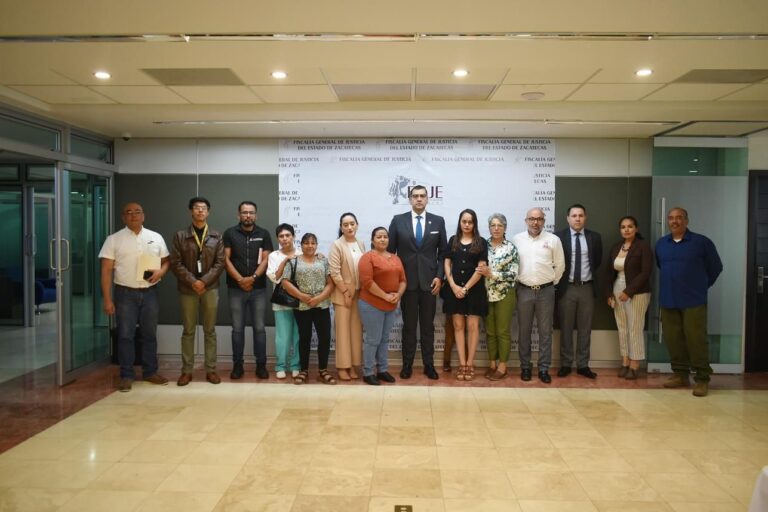 Se reúne fiscal general con colectivos de personas desaparecidas