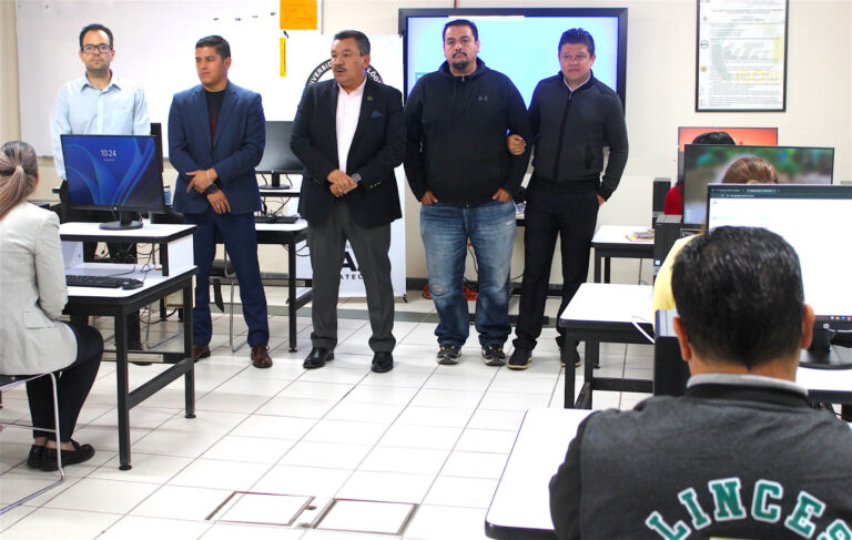 Capacitan a docentes y administrativos de la Utzac