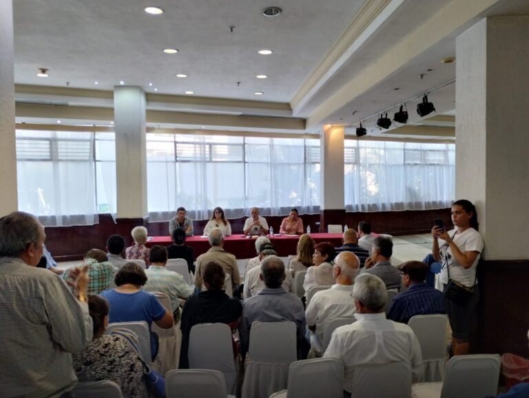 Comerciantes rechazan apoyos del gobierno