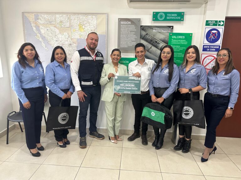 Dota de equipo Tecmin Servicios a Cetis y Conalep