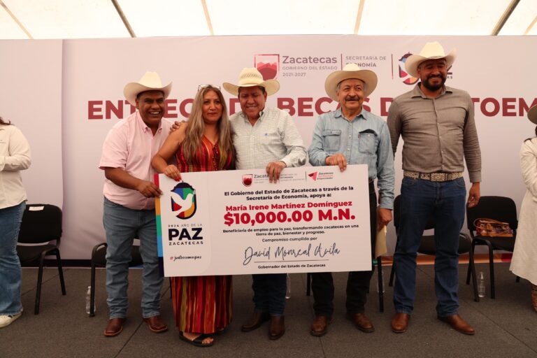 Entregan apoyos a 1 mil 200 mujeres en Ferias de Autoempleo
