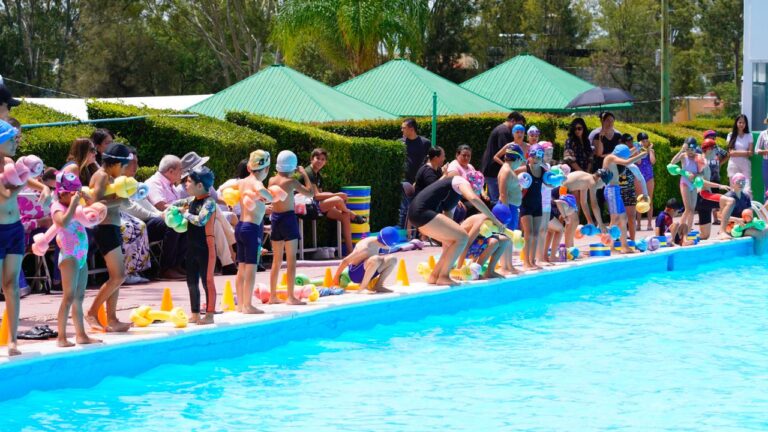 Finaliza el Curso de Verano “Natación por la Paz» en Jerez