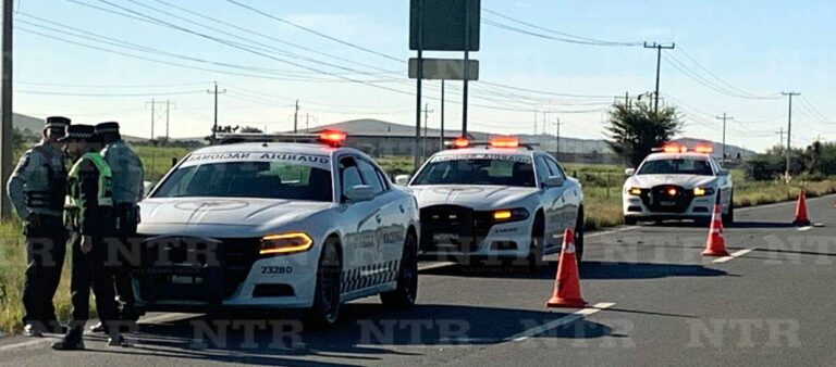Camión de pasajeros se sale del camino tras explosión de neumático