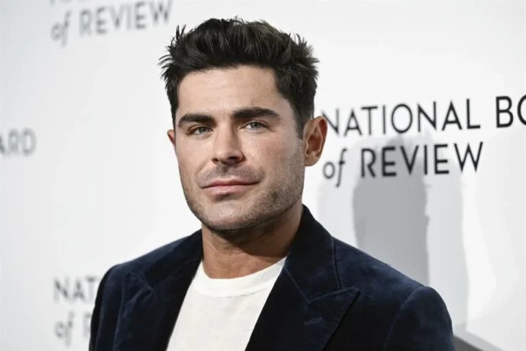 Hospitalizan a Zac Efron tras accidente de piscina en España