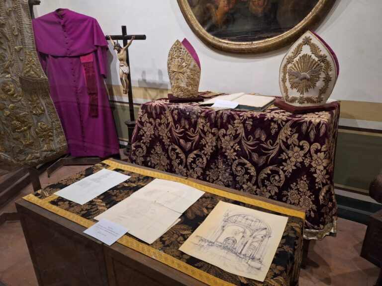 Inauguran la muestra Episcopado y Memoria