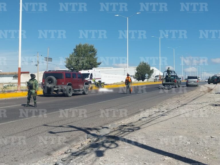 Muere joven motociclista tras intentar evadir tráiler y chocar