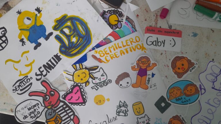 Pequeños crean stickers junto a Gabriela Tovar
