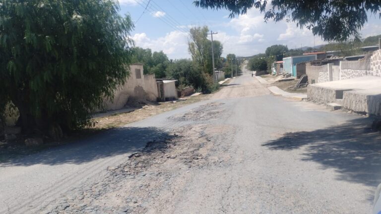 Piden rehabilitación de vía en la comunidad Leobardo Reynoso