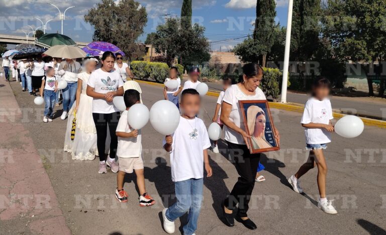 Fieles peregrinan por la paz en Cuauhtémoc