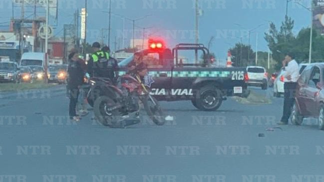 Se lesiona conductor de motocicleta en accidente sobre Lomas de Plateros