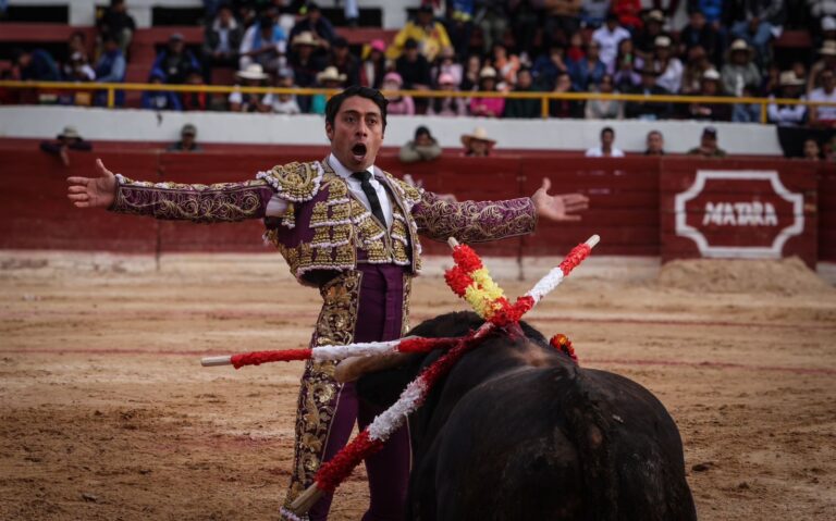 Sergio Flores indulta en Matara, Perú