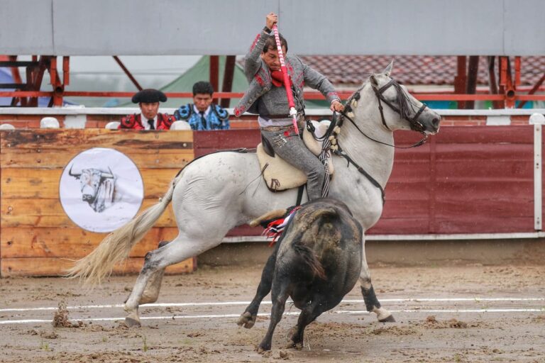 Suma Ayala su tercer triunfo en España