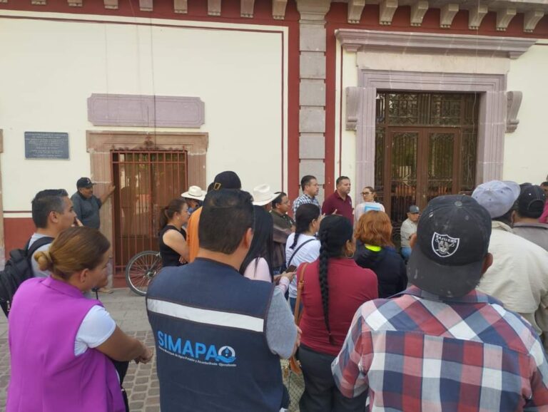 Toman alcaldía; les deben $11 millones