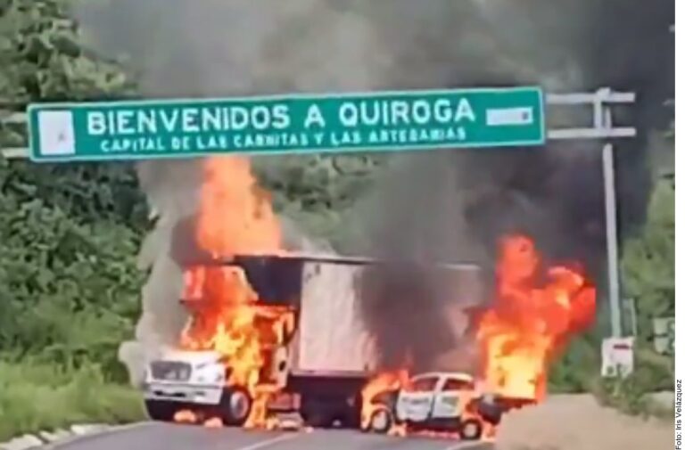Desatan balaceras y queman vehículos en Michoacán