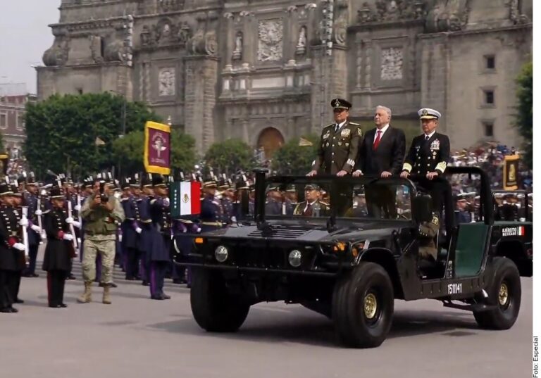 Encabezan cadetes Desfile Militar