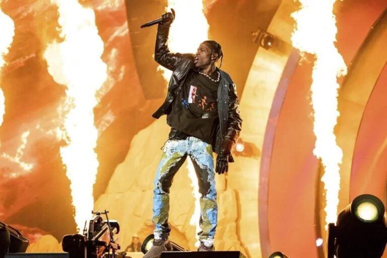 Enciende Travis Scott la euforia de sus fans en CDMX