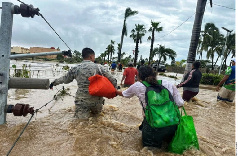 Evacuan a más de 5 mil personas por John