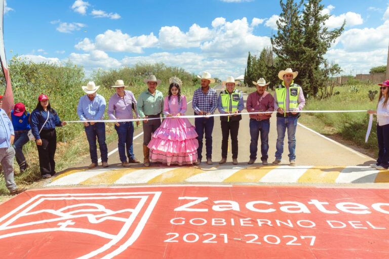 Inauguran carretera en Río Grande