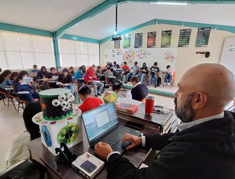 Inician 15 mil jóvenes ciclo escolar en Cobaez