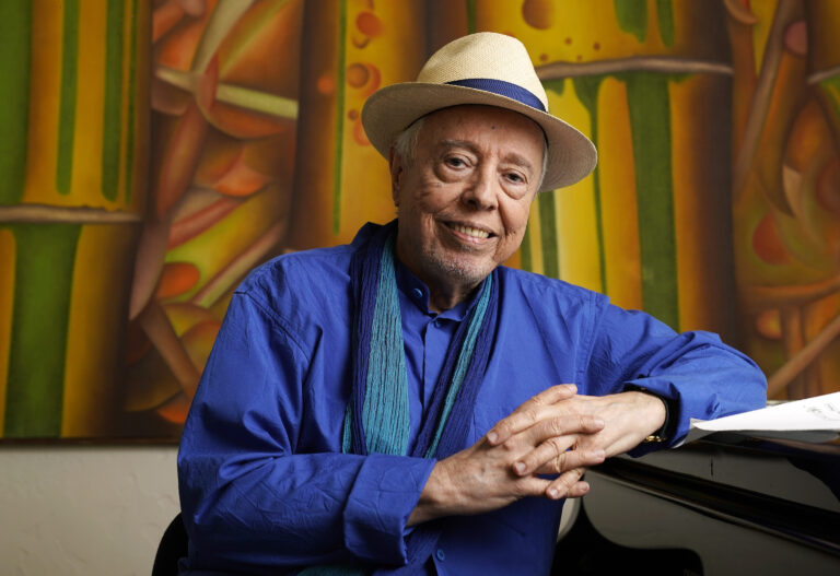 Muere Sérgio Mendes, leyenda del bossa nova, a los 83 años